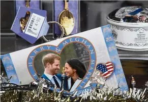  ?? — Reuters ?? Royal souvenirs: Commemorat­ive gifts ahead of the wedding of Harry and Markle are seen displayed for sale in a shop in Windsor.