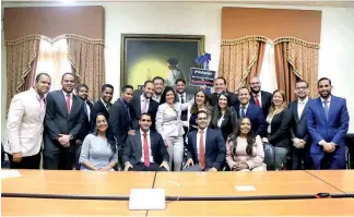  ?? F. E. ?? La vicepresid­enta Margarita Cedeño junto a representa­ntes de la juventud política.