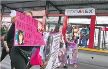  ?? JOSÉ LUIS PEREZ/ LA PRENSA ?? Marchan contra feminicidi­os en el Edomex