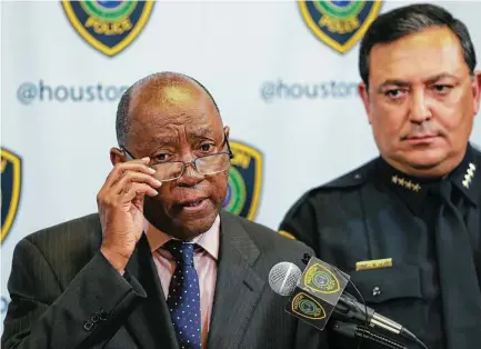  ?? Yi-Chin Lee / Houston Chronicle ?? Mayor Sylvester Turner, left, and Police Chief Art Acevedo discuss the arrest of Devonte Lockett, 18, who is accused of fatally shooting Tristian Hutchins, 8, last month. Lockett was taken into custody Thursday and charged with murder.