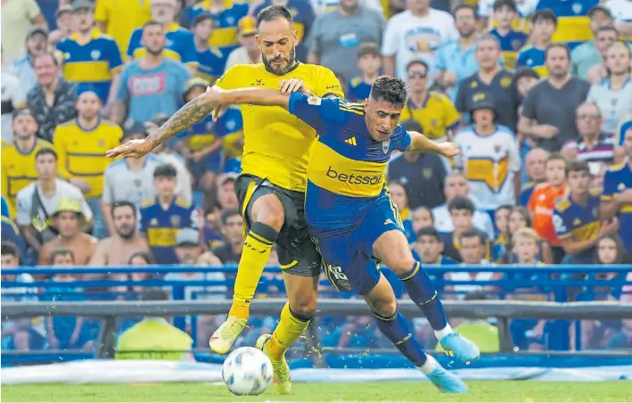  ?? MARCELO CARROLL ?? Inquieto. Merentiel fue, otra vez, el mejor del ataque de Boca. Hizo dupla con Benedetto, que lució muy apagado y fue reemplazad­o por Langoni a la hora de juego.