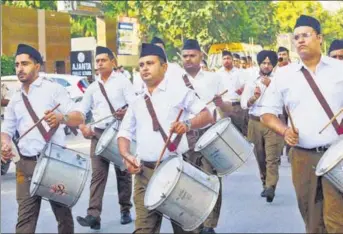  ?? SAMEER SEHGAL/HT ?? ■ RSS members take out a march on the occasion of Dussehra in Amritsar on Tuesday. The festival holds special importance for the right-wing outfit as it was founded on this day in 1925.