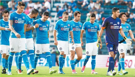  ??  ?? Jugadores de Cruz Azul, luego de un partido del Clausura 2017