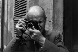  ??  ?? Henri Cartier-Bresson in Paris, France, 1967. Courtesy of Robert Delpire.