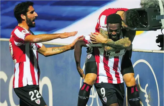  ?? EFE ?? Williams celebra con sus compañeros del Athletic el gol con el que superaron los octavos ante el Alcoyano