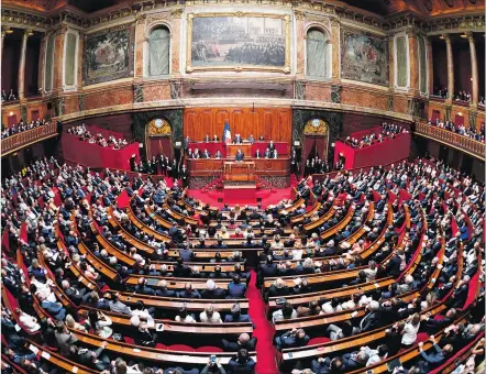  ?? [ Reuters ] ?? Der Präsident Frankreich­s, Emmanuel Macron, zitierte die Abgeordnet­en zu einer Ansprache nach Versailles.