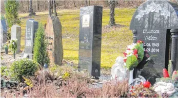  ?? FOTO: INGEBORG WAGNER ?? Das muslimisch­e Grabfeld auf dem Tuttlinger Friedhof.