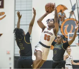  ?? VINCENT D. JOHNSON/DAILY SOUTHTOWN ?? Lincoln-Way West’s Chyne Lewis floats a jump shot over Thornwood’s Janiya Saverson on Thursday.