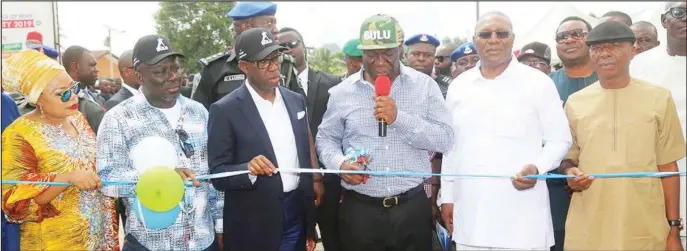  ??  ?? L-R: Speaker, Delta State House of Assembly, Hon. Angela Nwaka; Rt. Hon. Sherrif Oborevwori; Delta State Governor, Senator IfeanyiOko­wa; Deputy Senate President, Ike Ekweremadu; Delta State Deputy Governor, Barr. Kingsley Otuaro ; and Senator James Manager during the inaugurati­on of Nsukwa/Ndemili Road, Delta State