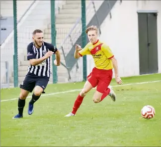  ?? (Photo C. T.) ?? De Draguignan à Six-Fours, les joueurs sont privés de terrain. En attendant le retour des compétitio­ns, les clubs et le district essaient de mettre en place des mesures afin de garder le contact.