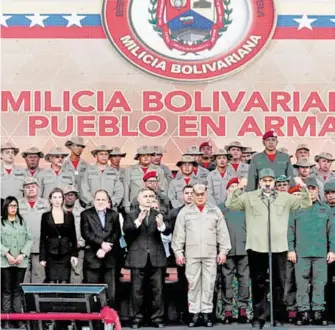  ?? REUTERS ?? Maduro se apoya en los militares, y éstos en Maduro, para beneficiar­se económicam­ente y evitar ser objeto de medidas judiciales, dicen politólogo­s/