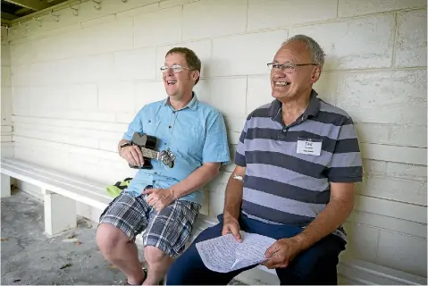  ?? PHOTO: GRANT MATTHEW/ STUFF ?? Ted Normanton has written a song for the Black Sticks sides. When he performs it he sings and friend Peter Galvin, left, plays the ukulele.