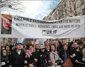  ??  ?? Le cortège est parti de la place de la Nation à 18h30, mercredi.