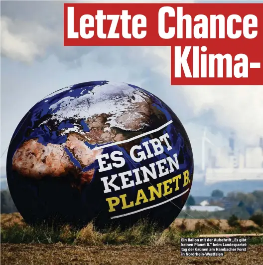  ??  ?? Ein Ballon mit der Aufschrift „Es gibt keinen Planet B.“beim Landespart­eitag der Grünen am Hambacher Forst in Nordrhein-Westfalen