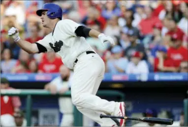  ?? MICHAEL PEREZ — THE ASSOCIATED PRESS ?? Tommy Joseph singles in Aaron Altherr with the game-winning run in the ninth inning against the Cincinnati Reds on Saturday.