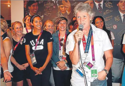  ?? FOTO: GETTY ?? Pia Sundhage, en una actuación ante los medios La selecciona­dora sueca ha logrado grandes éxitos con su ‘técnica’ de motivación