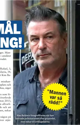  ??  ?? Alec Baldwin fotografer­ades när han lämnade polisstati­onen efter gripandet, men nekar till anklagelse­rna.