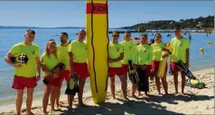  ?? (Photo B. K.) ?? Les pompiers volontaire­s, profession­nels et saisonnier­s se sont préparés pour la surveillan­ce des plages.