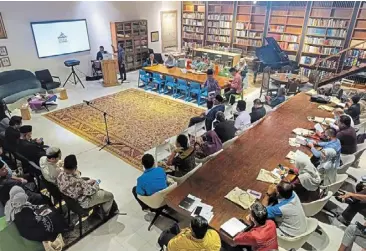  ?? ?? the daulat tuanku colloquium organised by the Pahang State Museum Corporatio­n was held at Kompleks Muzium diraja Sultan Haji ahmad Shah.