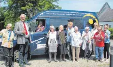  ?? FOTO: ELIAS-SCHRENK-HEIM ?? Der neue Bus des Elias-Schrenk-Heims mit Senioren.