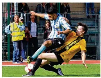  ??  ?? À l’aller le 21 août dernier, Walid Melikechi et Pacy avaient déjà buté sur les Gasnytois de Dimitri Dubreuil. Dimanche dernier, en marquant le seul but du match retour, l’ancien Pacéen a encore contrarié les plans du PMRC.