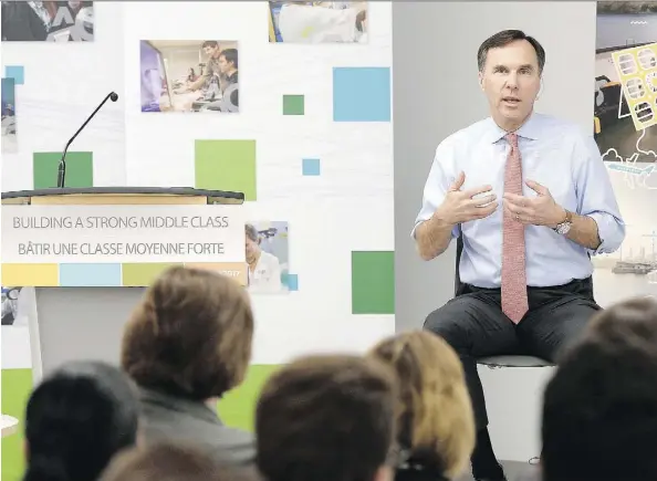  ?? JUSTIN TANG/THE CANADIAN PRESS ?? Finance Minister Bill Morneau discusses innovation plans with Algonquin College students in Ottawa on Thursday.