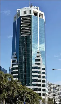  ?? Photo: Williams Jerad ?? HIGH HOPES: The tower at 50 Cavill Ave, Surfers Paradise, is expected to sell for more than $80 million.