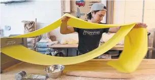  ?? KARON LIU/TORONTO STAR ?? Leandro Baldassarr­e rolls out sheets of golden dough with the sheen and stretch of fabric.