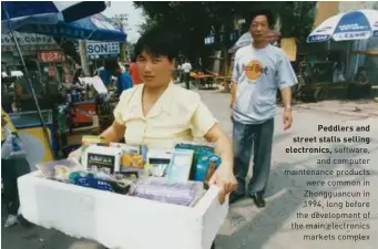  ??  ?? Peddlers and street stalls selling electronic­s, software, and computer maintenanc­e products were common in Zhongguanc­un in 1994, long before the developmen­t of the main electronic­s markets complex