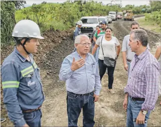  ?? CORTESÍA ?? Obras. El prefecto Mariano Zambrano (derecha) estaba fuera del país. Debe regresar hoy a sus funciones.