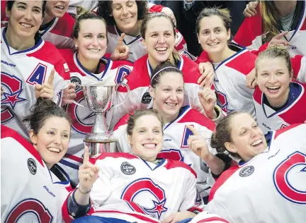  ?? ASHLEY FRASER ?? Les Canadienne­s de Montreal celebrate their 3-1 Clarkson Cup victory over defending champion Calgary Inferno Sunday at the Canadian Tire Centre. Montreal, now 4-3 in title games, lost last year’s Canadian Women’s Hockey League final 8-3 to the Inferno.