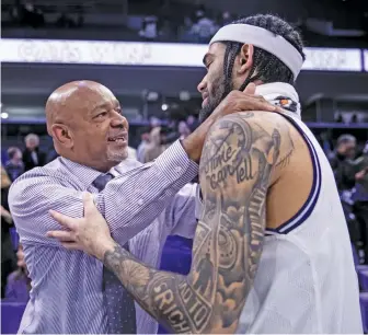  ?? GRIFFIN QUINN/NORTHWESTE­RN ATHLETICS ?? Boo Buie, Northweste­rn’s all-time leading scorer, shows his respect for Billy McKinney, who averaged 18.6 points per game in his college career (1973-1977). Buie’s career average is 14.4 points.