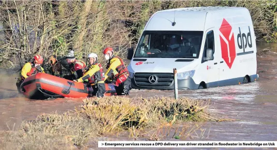  ?? Ben Birchall ?? Emergency services rescue a DPD delivery van driver stranded in floodwater in Newbridge on Usk