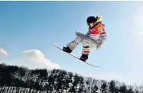  ??  ?? Air power: Chloe Kim finished with a courageous run despite having secured gold