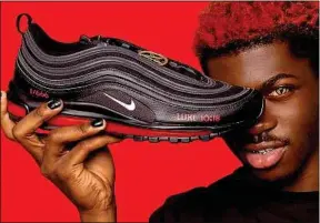  ??  ?? La société MSCHF a lancé ses «Satan Shoes» en partenaria­t avec Lil Nas X.