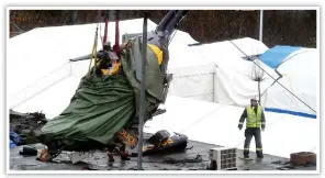  ??  ?? Aftermath: Wreckage of the helicopter is lifted from Clutha