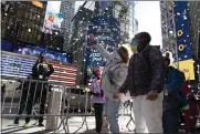  ?? JAMES ESTRIN — THE NEW YORK TIMES ?? Confetti falls on onlookers as preparatio­ns are made for a no-spectator New Year’s Eve celebratio­n at Times Square in Manhattan.