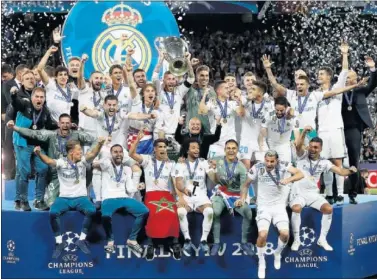  ??  ?? LLUVIA DE DINERO. El Madrid conquistó el título de la Champions y fue el equipo que más dinero ganó.