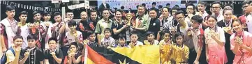  ??  ?? The jubilant MWA exponents and officials with their overall champion trophy and medals won in the 3rd Sabah Borneo Cup Wushu Tournament.