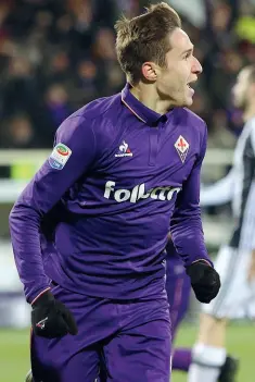  ??  ?? Da sinistra, Federico Chiesa, Nikola Kalinic e Federico Bernardesc­hi, gli uomini a cui Paulo Sousa si affiderà domani sera per passare il turno in Europa League contro il Borussia Monchengla­dbach