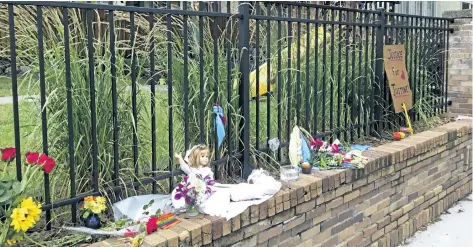  ?? DOUG GLASS/THE ASSOCIATED PRESS ?? Items are placed at a makeshift memorial at the scene where a police officer fatally shot Justine Damond, of Sydney, Australia, Tuesday, in Minneapoli­s. Damond was killed late Saturday, by an officer who reportedly fired his weapon from the passenger...
