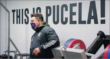  ??  ?? Ronaldo Nazário, en el nuevo gimnasio del estadio José Zorrilla.