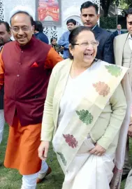  ?? — G. N. JHA ?? Lok Sabha Speaker Sumitra Mahajan with BJP MP Vijay Goel during an award function in New Delhi on Thursday.