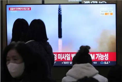  ?? AHN YOUNG-JOON — THE ASSOCIATED PRESS ?? A TV screen shows a file image of North Korea’s missile launch during a news program in Seoul, South Korea, Saturday.