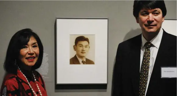  ?? MANDEL NGAN/AFP/GETTY IMAGES ?? Karen and Ken Korematsu pose near photograph­s of their father during a presentati­on of his portrait to the National Portrait Gallery in 2012.