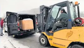  ??  ?? Drop-off Ian Reid unloads the pallets for Strathearn Cares