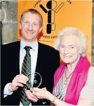  ?? 300317spor­tsaward_09 ?? Volunteer of the year David Boan with sports council member Myra Hunter