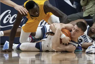  ?? LAURENCE KESTERSON — THE ASSOCIATED PRESS ?? Villanova guard Angelo Brizzi keeps the ball away from La Salle forward Hassan Drame last week in the second half of the Wildcats’ 81-68victory over the Explorers.