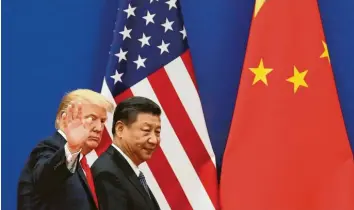  ?? Foto: Andy Wong, dpa ?? Präsidente­n auf Deeskalati­onskurs: Donald Trump (links) und Xi Jinping.