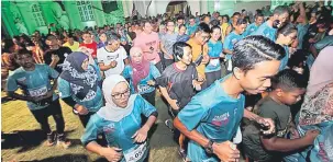  ?? — Gambar Bernama ?? PROMOSI BANDAR: Seramai 800 peserta menyertai larian pada Program Larian Muzium Pahang yang bermula di pekarangan Muzium Seni Kuantan, dekat Kuantan, semalam.